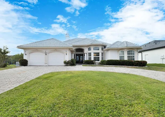 Waterfront Bliss Retreat Sailboat Access And Heated Pool